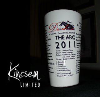 Eine Tasse für die Fans der Arc-Siegerin Danedream aus der Kincsem-Kollektion. Foto: Silvia Göldner
