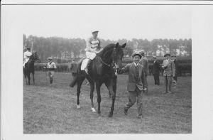 Eine ganz Wichtige: Osterfreude siegt Zweijährig 1930 in Horst-Emscher