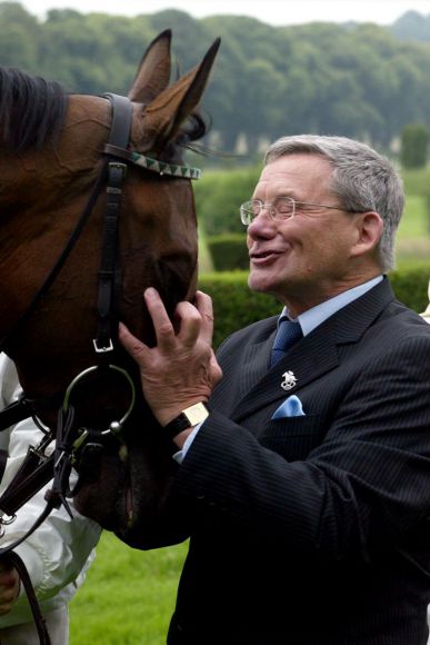 Andreas Löwe und Mystic Lips nach dem Sieg im Henkel-Preis der Diana. www.duesseldorf-galopp.de - K.-J. Tuchel