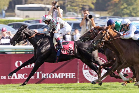 2011 - Simon Springers Dabirsim mit Frankie Dettori stürmt zum Sieg im Grand Criterium. www.galoppfoto.de