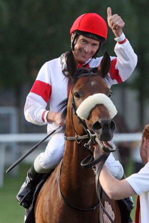 01 Jul 2011  Lacateno und Adrie de Vries hießen die Sieger am Freitag im Großen Preis von Jungheinrich