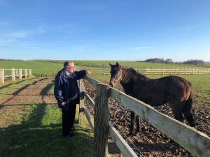 Mit dem Nachwuchs auf der Koppel