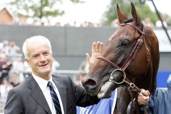 Hurricane Run mit seinem Züchter Dietrich von Boetticher: Der Montjeu-Sohn hatte in den Ammerländer Farben noch das Irish Derby, Gr. I, gewonnen und startete anschließend in den Tabor-Farben, für die er später unter anderem noch den Arc- , den Tattersalls Gold Cup und die King George und Queen Elizabeth Stakes gewinnen sollte. www.galoppfoto.de - Frank Sorge