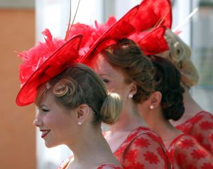 Hutmode beim Audi Ascot-Renntag. www.galoppfoto - Frank Sorge