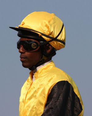 Jockey Eduardo Pedroza im Porträt. www.galoppfoto.de