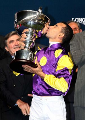 Jose Moreira, in Singapur tätiger Brasilianer, gewinnt den traditionellen Jockey-Wettbewerb am Mittwoch in Happy Valley