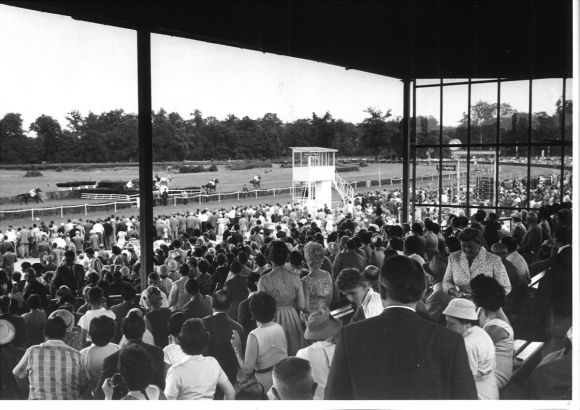 Der Blick von der historischen Tribüne