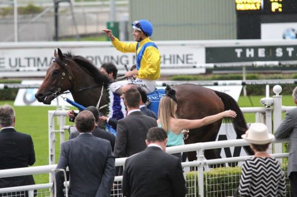 Gehört einer sehr illustren Besitzergemeinschaft: Pride of Dubai gewinnt Hugh Bowman im Sattel die Inglis Sire Produce Stakes. Foto: Claudia von der Recke