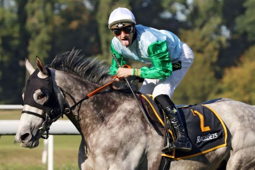 Frech kommt weiter: Quian gewinnt mit Lukas Delozier das RaceBets - 136. Deutsches St. Leger, Gr. III, für den Stall Hornoldendorf und Trainer Peter Schiergen. www.galoppfoto.de - Stephanie Grundmann