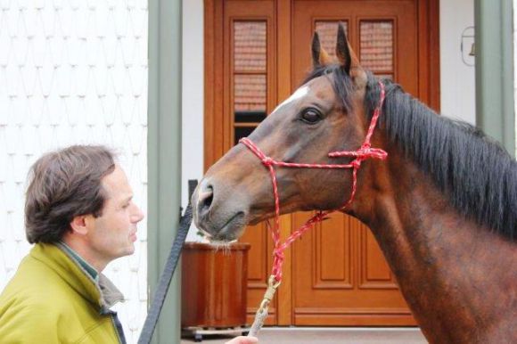 Roland Rauscher mit dem früheren Etzeaner Deckhengst Sholokov. Foto: privat