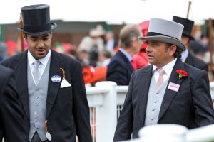 Scheich Fahad al Thani (links) und Trainer Andreas Wöhler, der Chopin für Qatar Racing Ltd. trainiert