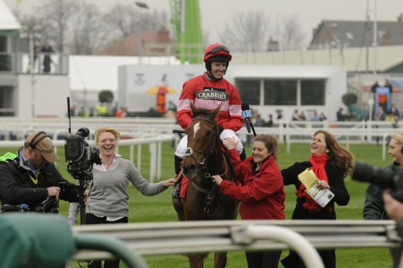 Silviniaco Conti unter Neil Fehily. Foto: John James Clark