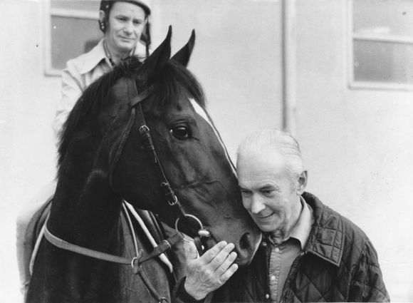 Sven von Mitzlaff mit Orofino und Peter Alafi. Foto: www.gestuet-zoppenbroich.de