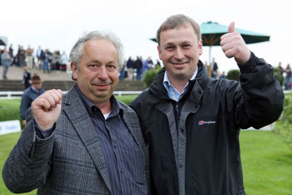 Die Macher hinter dem Gestüt Trona: Trainer Dominik Moser (rechts) und Vater Rolf. www.galoppfoto.de - Frank Sorge