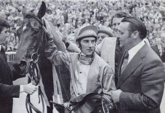 1975 - Trainer Theo Grieper empfängt Star Appeal und Jockey Greville Starkey